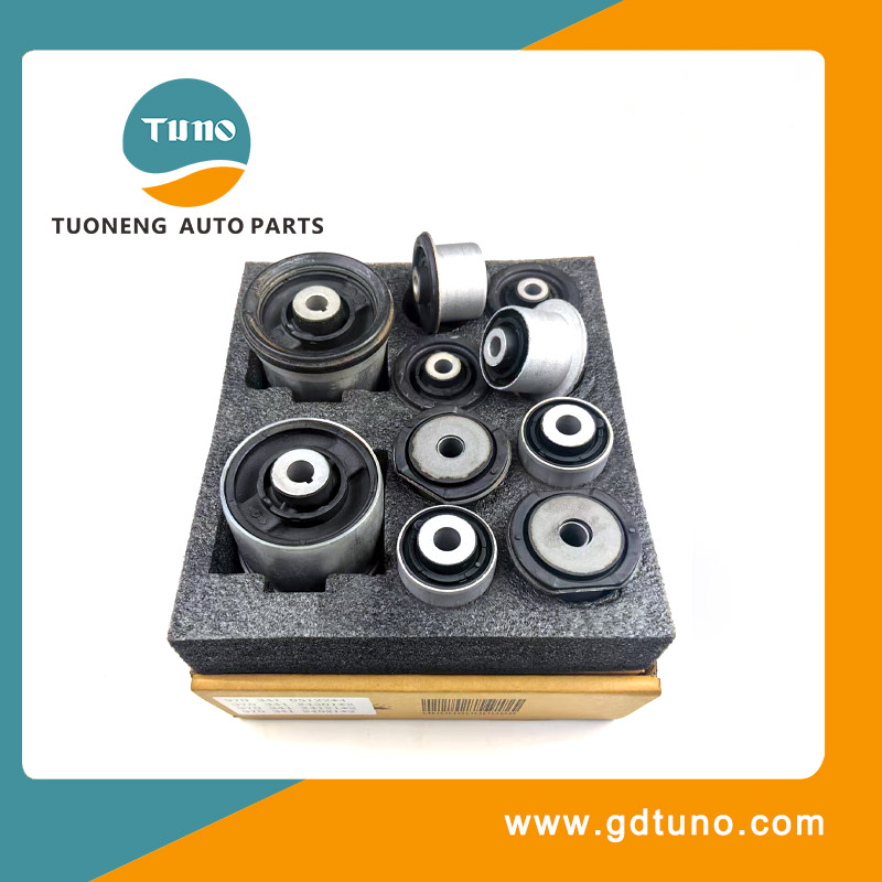 Komplet puš sprednje zgornje in spodnje krmilne roke Porsche Panamera 2014–2016